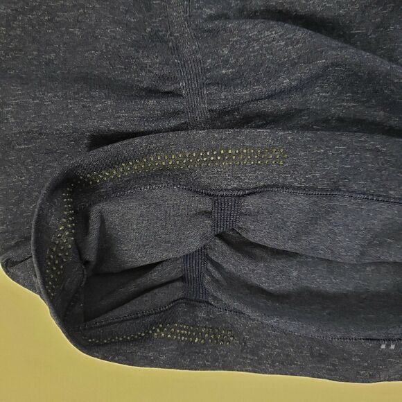 Athleta Womens Tank Top Medium Blue Striped Ruching Grip Hem Racerback 457083 - Picture 6 of 8